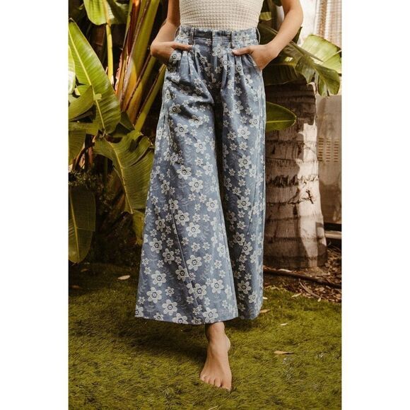 BiBi Floral Printed White Flower Texture Wide Leg Cropped Blue Jeans Sz Medium - Picture 11 of 11
